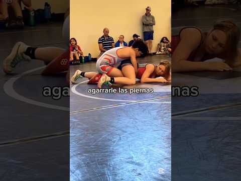 La lucha más extraña entre una chica y un chico.