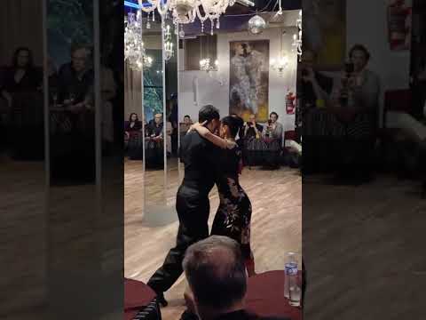 Carlos Ochoa y Marisol Rivas, bailan en  Milonga Cachirulo, Buenos Aires Argentina 2025.
