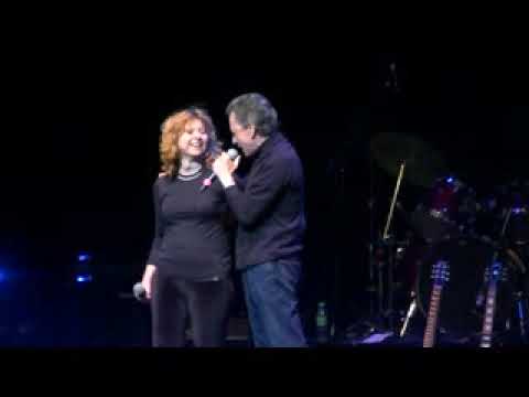 Celeste Carballo y Palito Ortega en vivo.