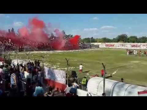 "Recibimiento Hinchada de Huracan Las Heras" Barra: La Banda Nº 1 &bull; Club: Huracán Las Heras