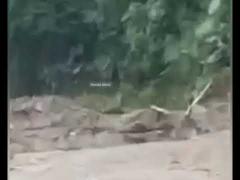 DESLIZAMIENTO DE TIERRA CIERRA LA VÍA QUIBDÓ-CARMEN DE ATRATO.