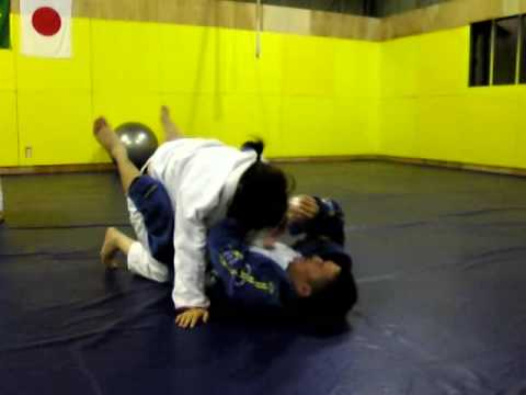 女性メンバーゆかさんと、近藤さんのスパーリング