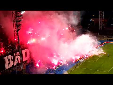 BEST PYRO SHOW EVER - BAD BLUE BOYS!