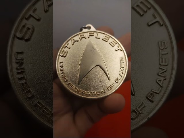 Vídeo relacionado con STAR TREK Llavero de goma (Insignia)