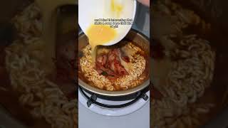 Download lagu LE SSERAFIM SAKURA RAMYEON! 🍜 #lesserafim #lesserafimsakura #ramyeon #kpop mp3