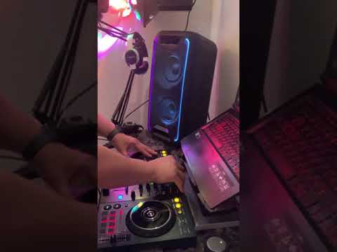 Planet rock medley- Ultimix with scratch session on pioneer DDJ 400