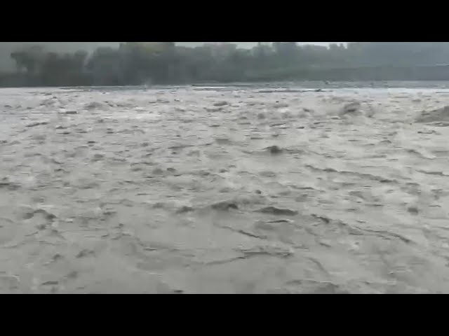 Torrential rain triggers landslides, floods bridges in Kaohsiung