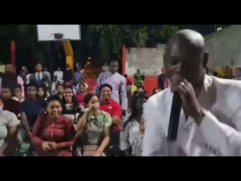 El pastor goldy de haina saca un iPhone 12 Pro Max🙆🏻‍♂️😳😱😱😱😱