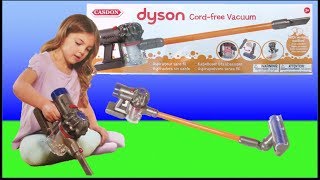 Casdon Toy Dyson Cordless vacuum #unboxing Vs the Real Dyson V8