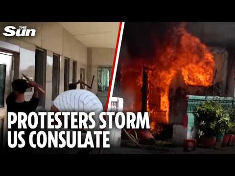 Moment crowd storm US consulate in Pakistan’s Karachi after Iran’s Ayatollah was killed in airstrike