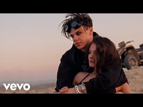 YUNGBLUD - Falling Skies ft. Charlotte Lawrence