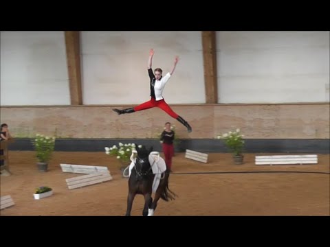 Bayerische Meisterin 2022 - Einzelvoltigieren Junior - Laura Seemüller