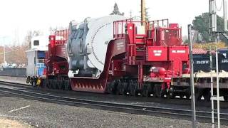 preview picture of video 'Roseville Yard 20 Axle Depressed Center Flat with Turbine'
