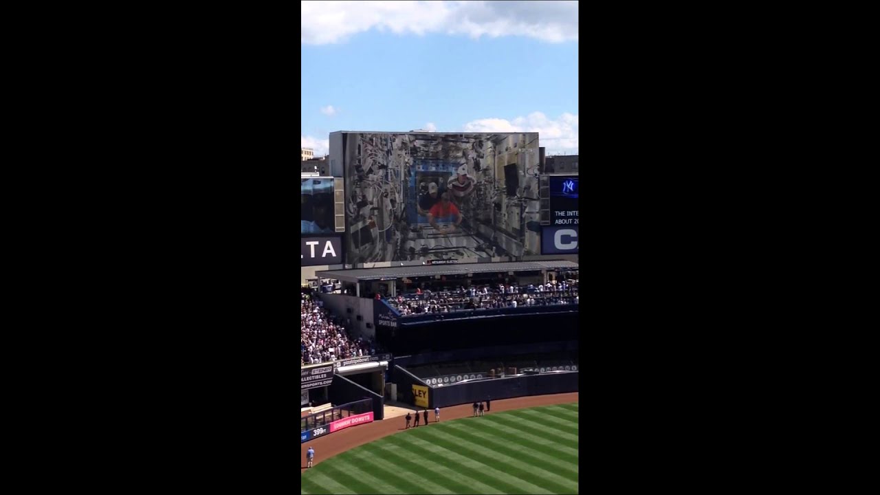 Astronauts tip cap to Jeter