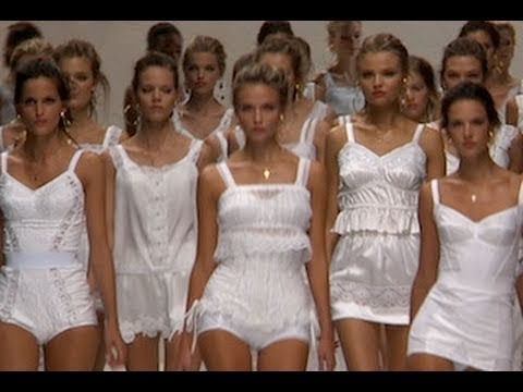DOLCE & GABBANA SPRING 2011 - Supermodels Backstage ...