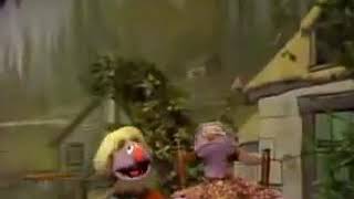 There&#39;s a hole in the bucket [Sesame street classic]