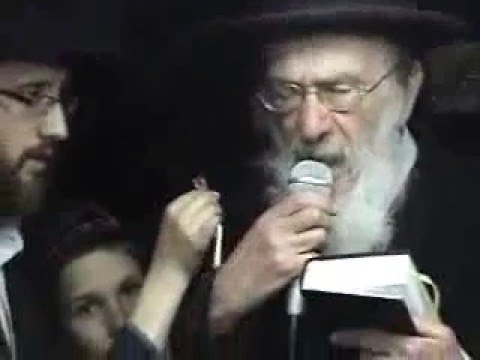 אזכרה שנתית למנוחה רחל סלונים - Chabad Leads Prayers at Grave of Menucha Rochel Slonim in Hebron