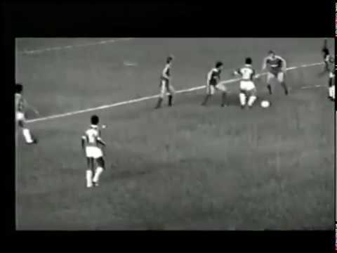 Rivellino elastico (flip flap) vs Beckenbauer / Fluminense - Bayern Munich (1975)