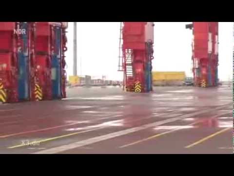 Satire JadeWeserPort feiert