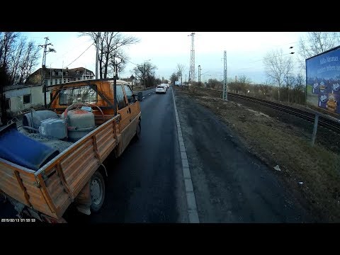 CXU-466 Feleslegesen közel - Uncomfortably close