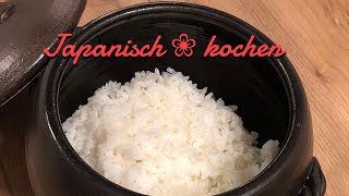 Reis nach japanischer Art in einem Topf kochen