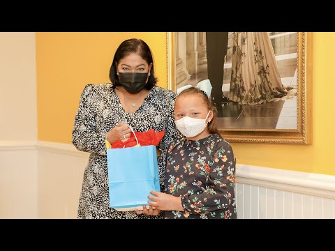 Minister Xiomara a entrega premio na ganadornan di Competencia Dia di Betico 2021