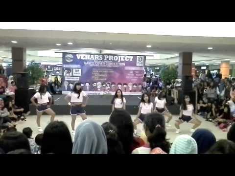 HELLOVENUS - Like A Wave + Intro + Wiggle Wiggle (cover by: LOVENDER) 150518 @ Depok Mall