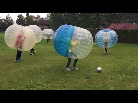 Speciaal korfballers doen bubbelvoetbal bij Dalto / Klaverblad