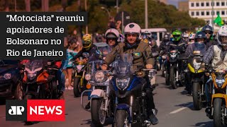 Bolsonaro gera aglomeração com passeata de motos no Rio de Janeiro