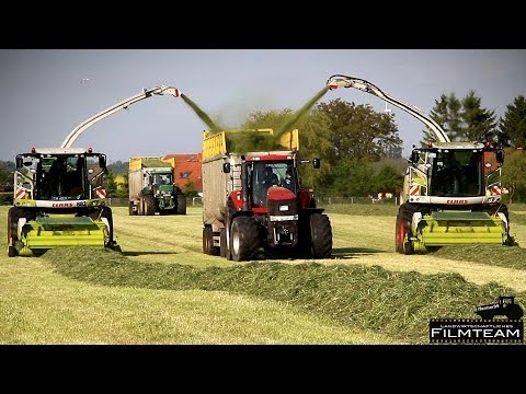 2 Claas Jaguar 960 und 950 Feldhäcksler . Gras häckseln auf dem Gut Hohen Luckow