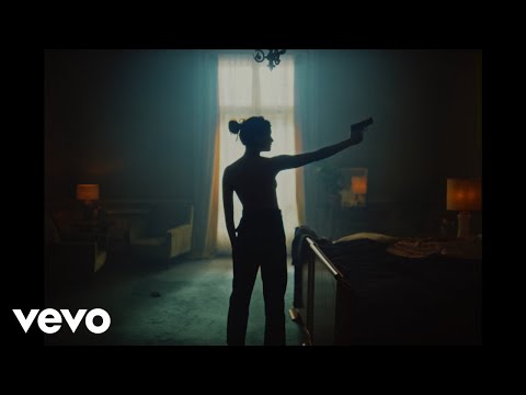 Lefa - Bitch (Clip officiel) ft. Vald