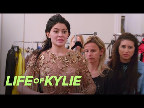 download lagu mp3 mp4 Kylie Jenner Met Gala 2017, download lagu Kylie Jenner Met Gala 2017 gratis, unduh video klip Kylie Jenner Met Gala 2017
