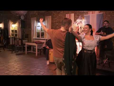 El Gatito De Tchaikovsky - Argentine folk dance performance Budapest