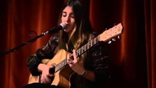 Joan Thiele - Feel Up (live al carcere di Brescia)