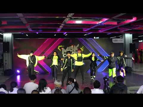 200902 (4K) วันละกลม cover WayV - Turn Back Time @ MBK Cover Dance2020
