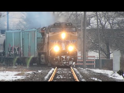 NS (Grain Train) UP LIVE ACTION and a heavy loaded BNSF