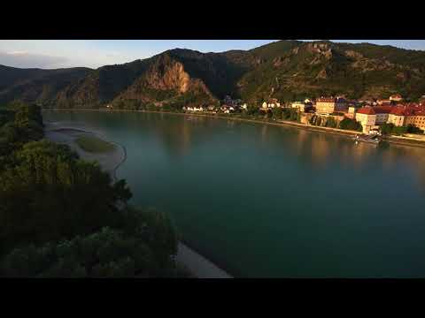 Mit dem Schiff em den Weingarten - Drohnenaufnahmen