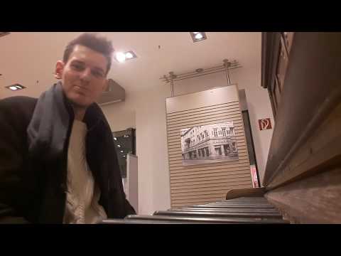 Thomas Krüger – Medley of Classic Piano Melodies At Shopping Mall