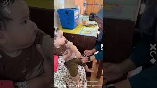 Download lagu Gemes Banget! Menolak Tantrum, Balita Ini Sangat Tenang saat Disuntik Dua Kali Oleh Dokter mp3