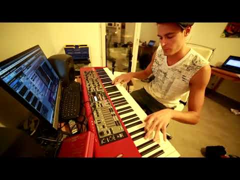 Stuph   Piano freestyle dans les dunes du sahara