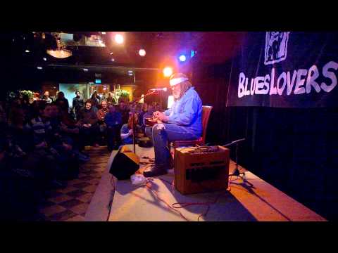 Alvin Youngblood Hart - Livin' In A Strain