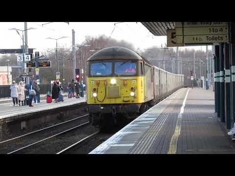 56094 flies through Wigan North Western with a ballast train 15/1/23