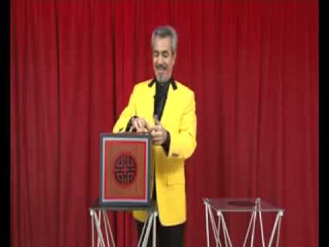 Dice to Crystal Cube to 4 Cages by Tora - www.MJMMagic.com