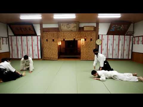 座技正面打ち・起坐と膝行と崩し