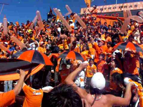 "Llegada de la banda al Huracán Naranja" Barra: Huracan Naranja &bull; Club: Cobreloa