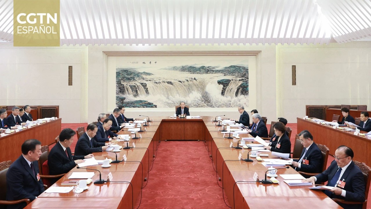 El presidium de la sesión legislativa anual de China revisa los proyectos de ley