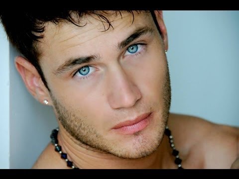 DARIEN THELLER BY GUILLE NOVAIRA