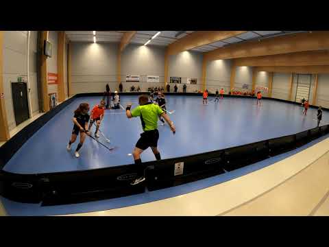 1.10.2021 Korska pojat - FC Tuusula/Blackbirds United T18 - erä 1/3 Tuusulan Salibandyhalli