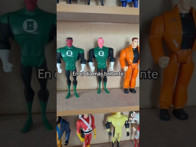 Vídeo relacionado con DC Comics, Superman, Linterna Verde, Figura de acción Epic Strike, 15 cm, Estilo como el de la película, Incluye 2 Accesorios, Juguetes para niños y niñas a Partir de 4 años