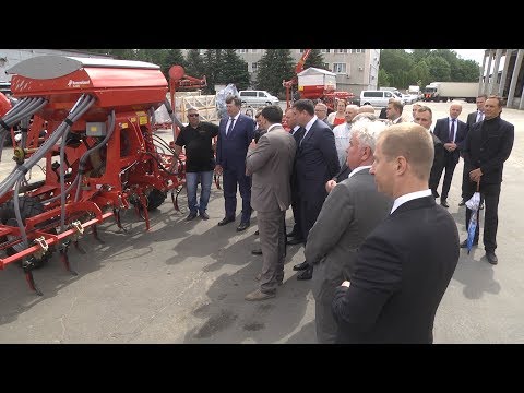 Полпреду президента показали предприятие со средней зарплатой в 54 тысячи рублей